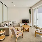 Victoria, 2-Bedroom Apartment