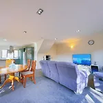 Sunny Family Retreat & Comforts