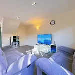 Sunny Family Retreat & Comforts