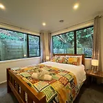 No Party Allowed, Entire Brand New 3 Bedroom Townhouse, Free Unlimited Fibre Wifi And Free Parking
