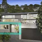 Sunny 1 Bedroom Flat With Parking