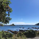 Seafront Haven In Island Bay With Deck, Outdoor Bath, And Parking