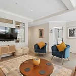 Spacious, 2 Bed, Central City Retreat