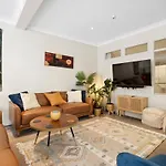 Spacious, 2 Bed, Central City Retreat