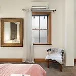 The Birds Nest - Central City Loft