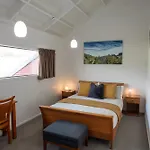 Tawa Retreat - Wellington Holiday Home