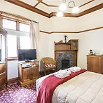 Halswell Lodge