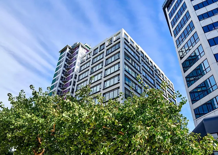 Victoria, 2-Bedroom Apartment