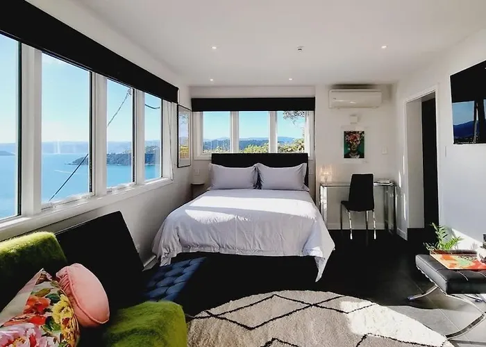 Modern Studio Ft Stunning Harbour Views