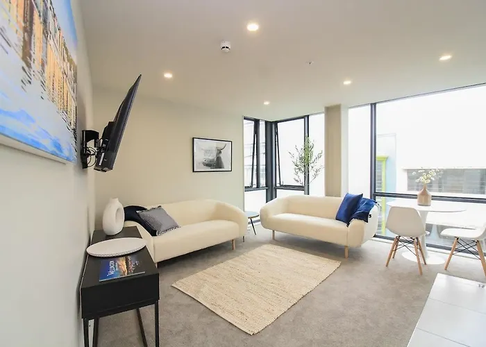 Cozy & Bright Cbd Apartment