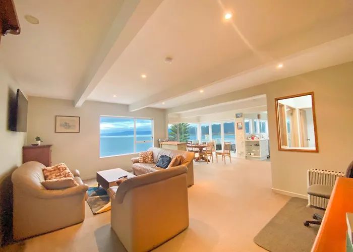 Roseneath Sea-View Haven Wellington