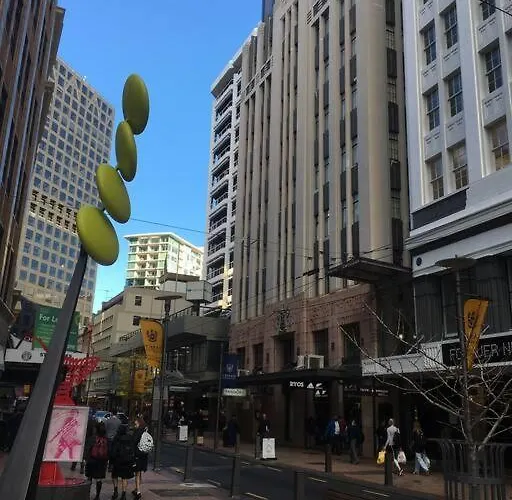 Outstanding Central Lambton Quay Apartment