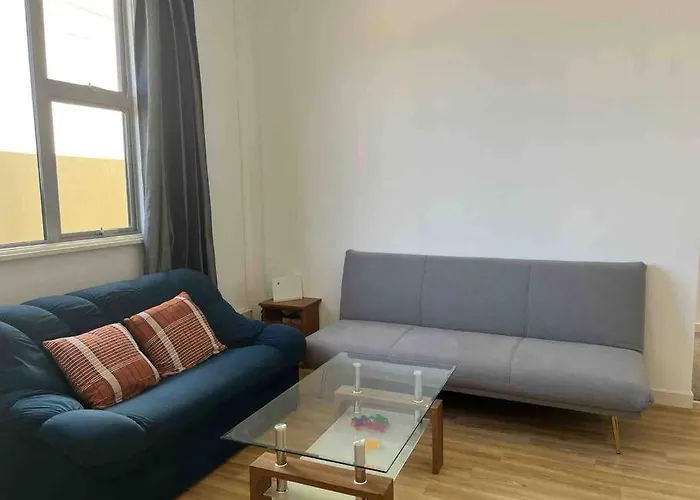 Sunny Apartment In Central Karori