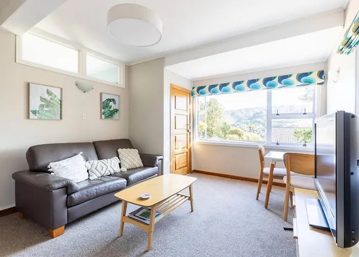 Sunny 1 Bedroom Flat With Parking