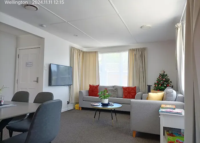 Comfy & Sunny Home In Wellington