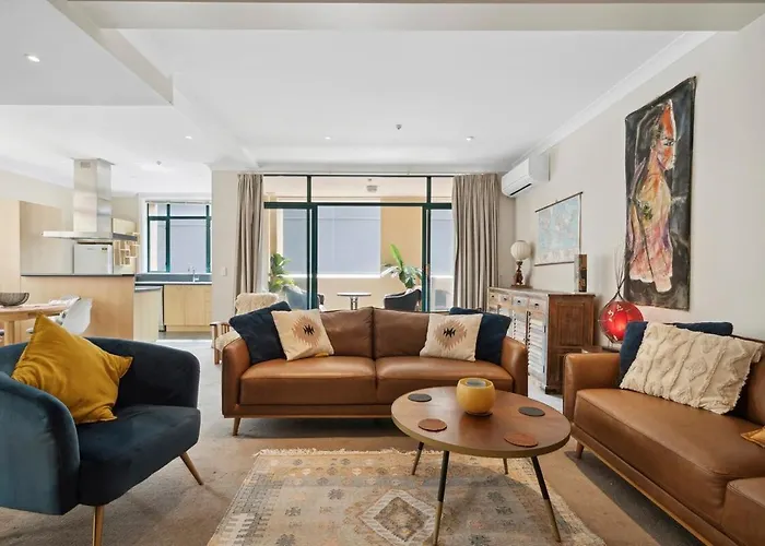 Spacious, 2 Bed, Central City Retreat