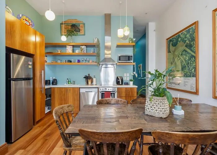 The Birds Nest - Central City Loft
