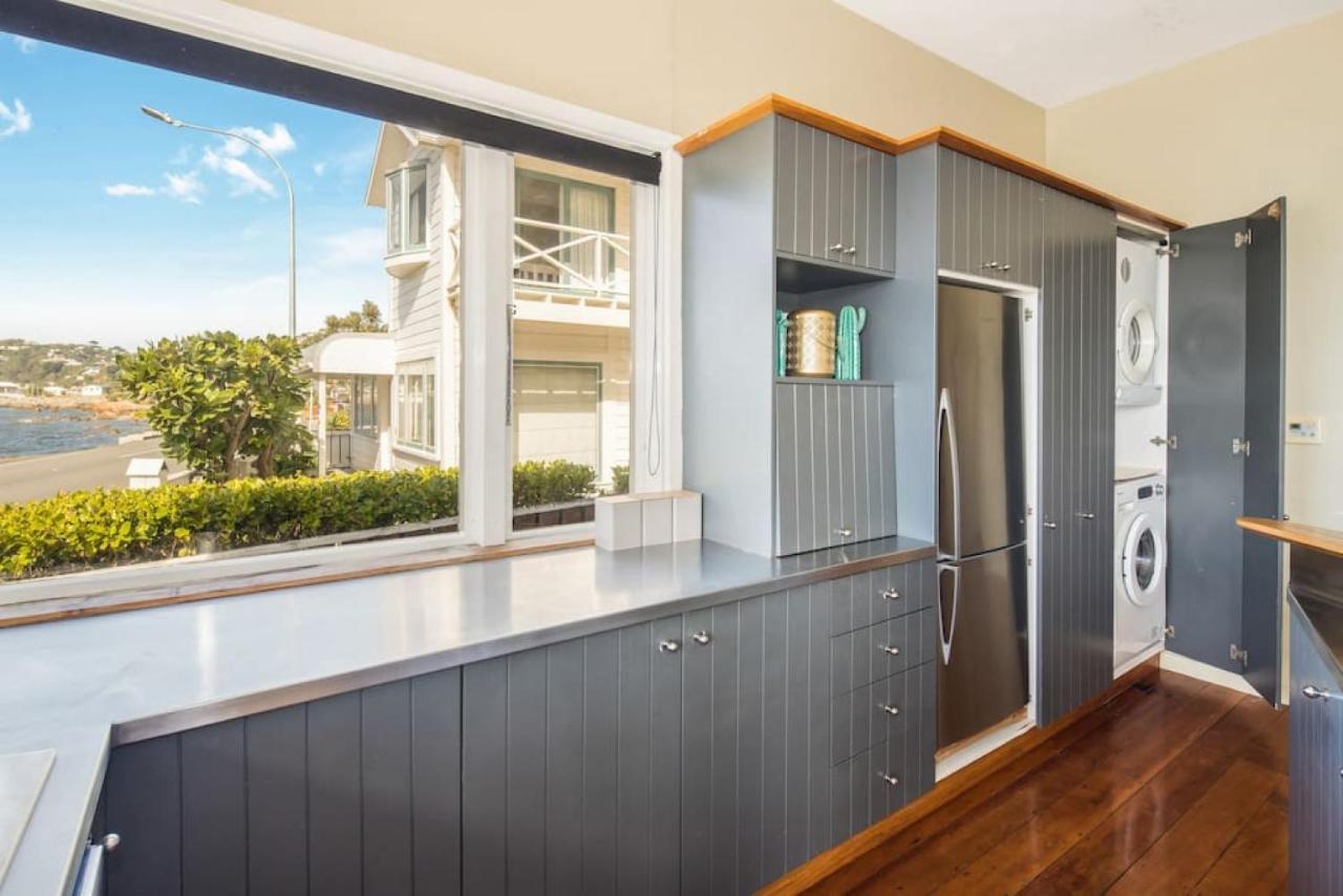 Waterfront 2-bed Cottage, Karaka Bays Wellington