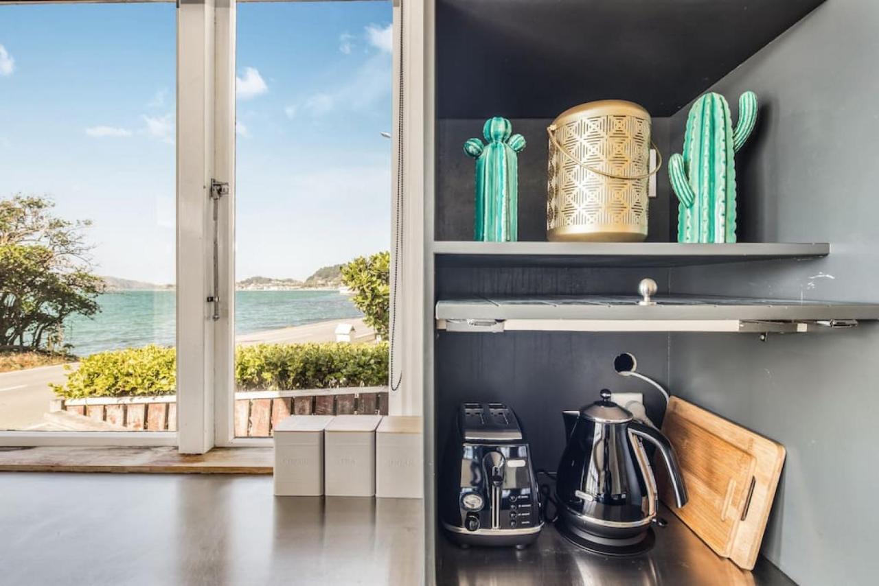 Holiday home Waterfront 2-bed Cottage, Karaka Bays