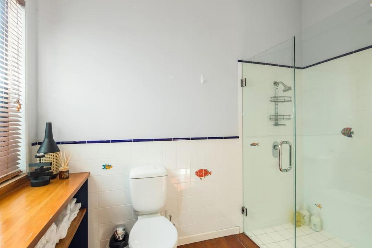 Waterfront 2-bed Cottage, Karaka Bays * Wellington