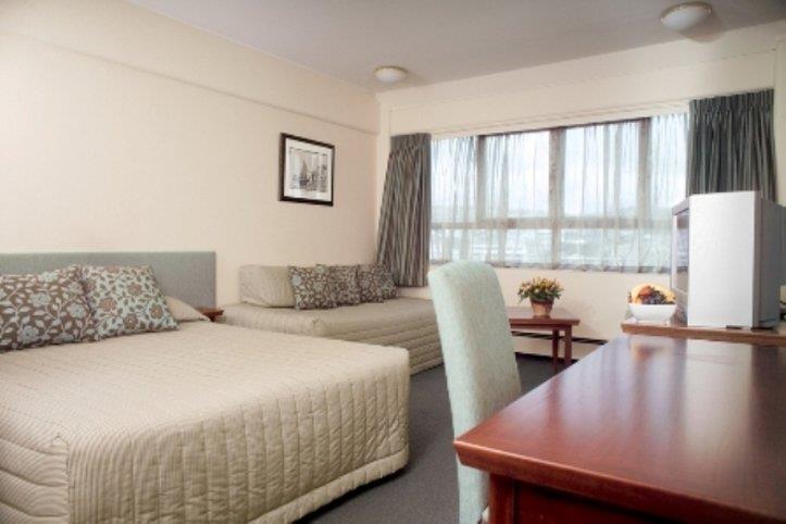 Bay Plaza Hotel
