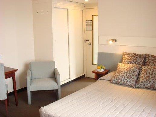 Bay Plaza Hotel