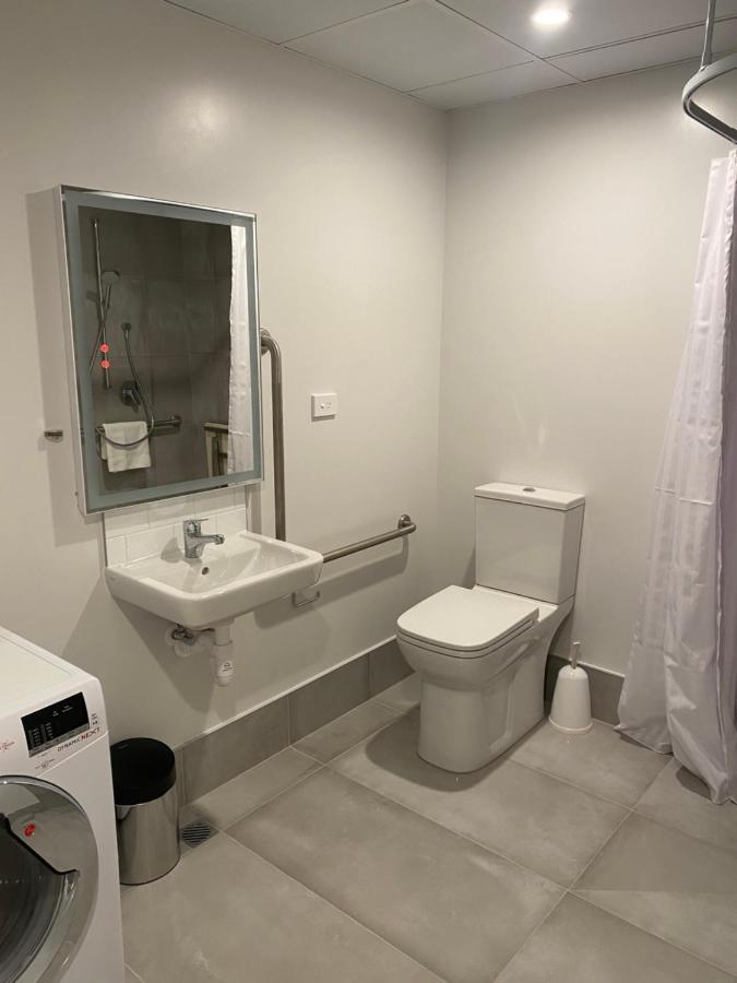 Ramada By Wyndham Taranaki Street Hotel 4*