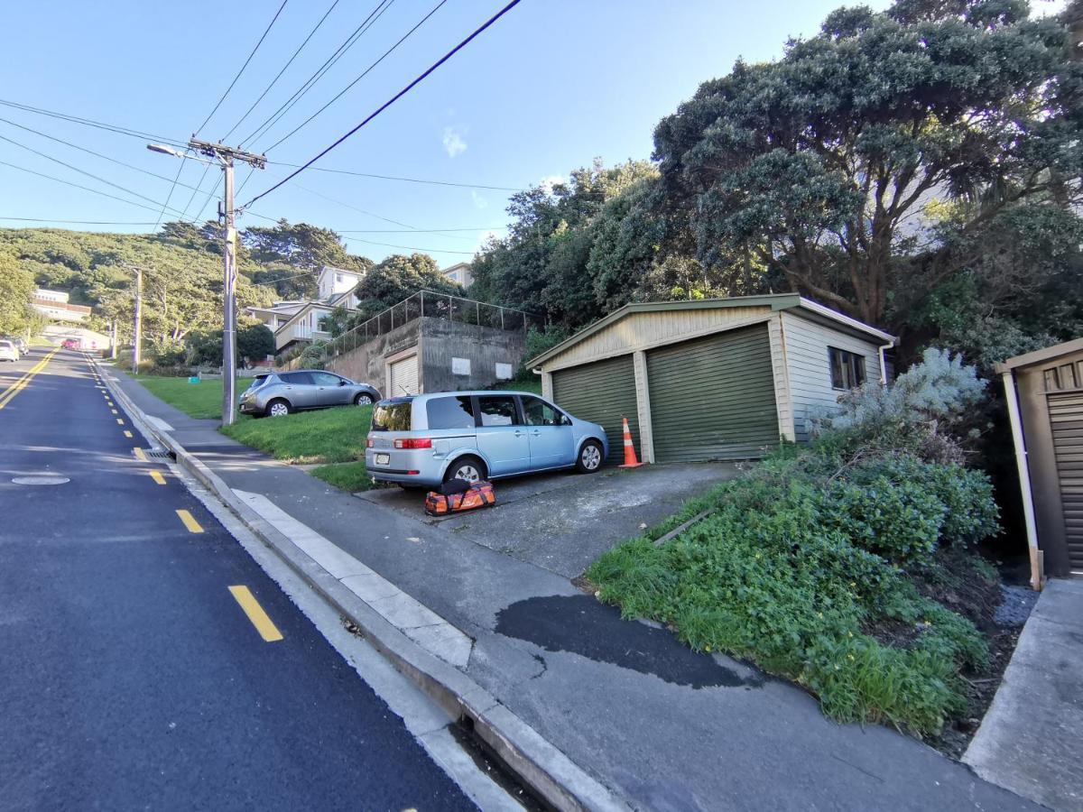 Laid-back Lyall Self Contained Studio