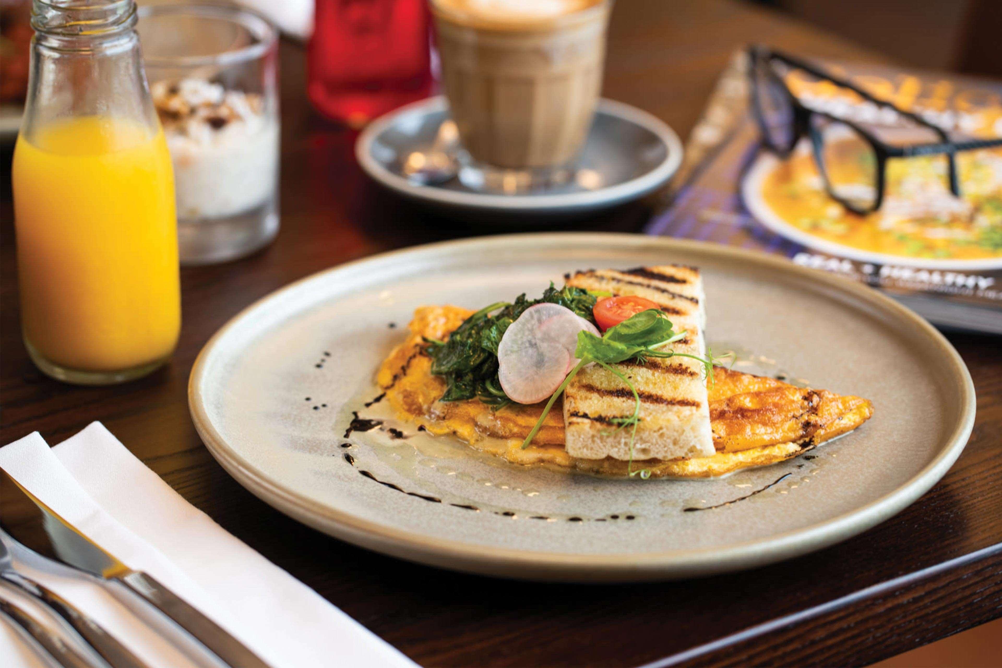 Rydges Airport Hotel 4*