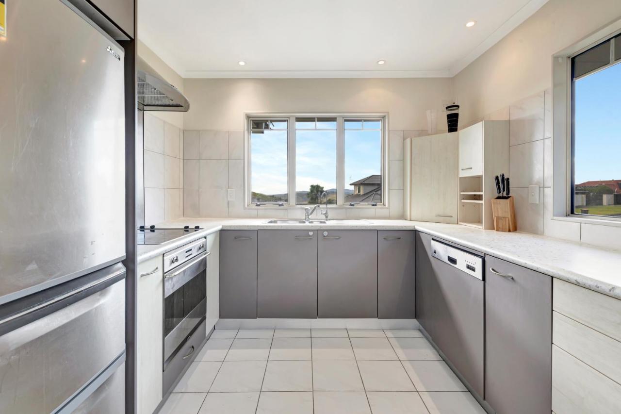 Holiday home Cheerful 4 Bedroom With Free Parking.