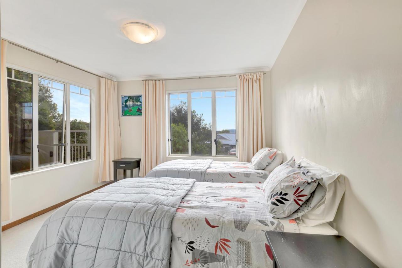 Cheerful 4 Bedroom With Free Parking. *