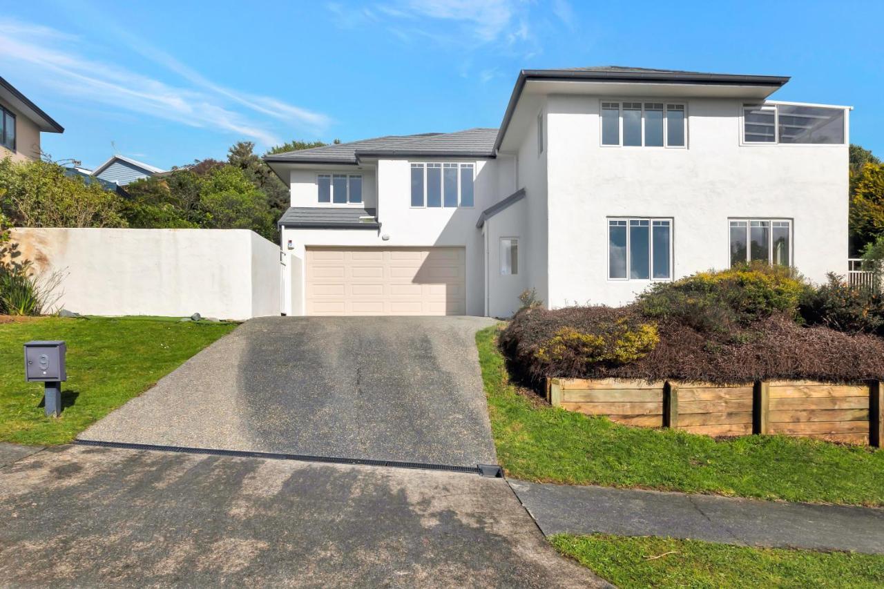 Cheerful 4 Bedroom With Free Parking. Wellington