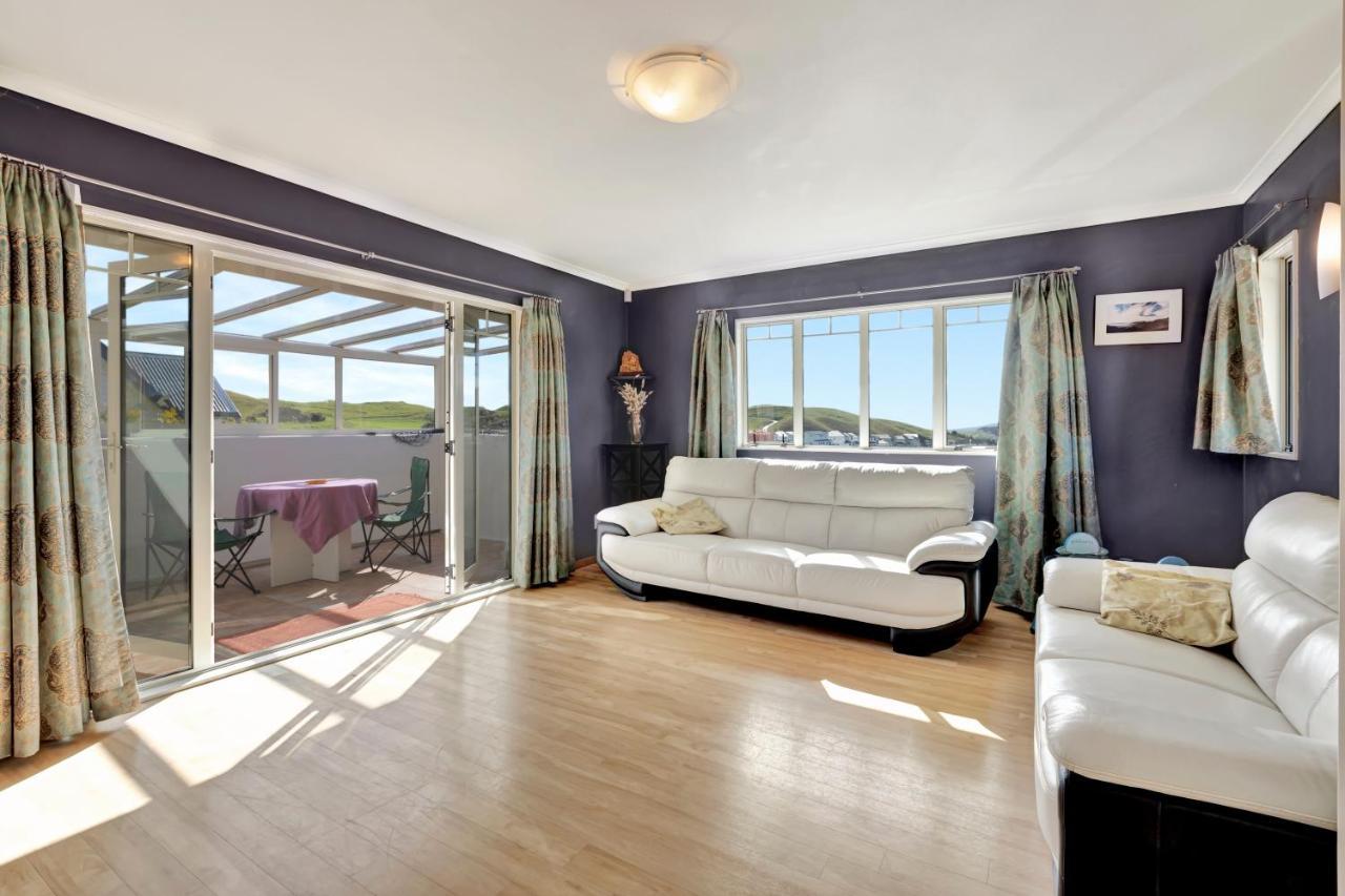 Cheerful 4 Bedroom With Free Parking. Holiday home Wellington