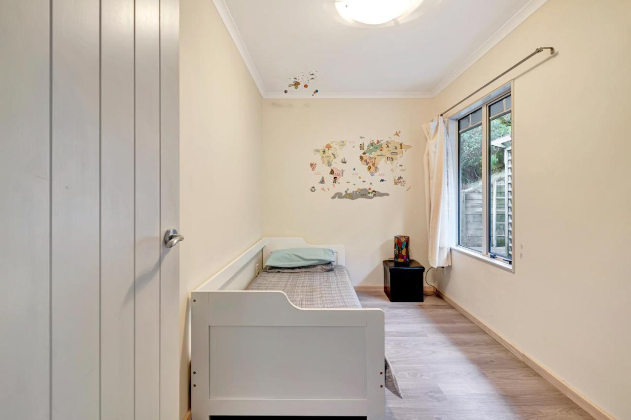 Holiday home Cheerful 4 Bedroom With Free Parking. *