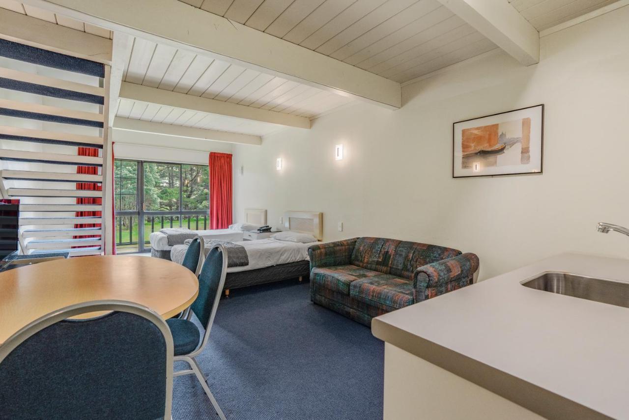 Capital Motor Hotel 4*