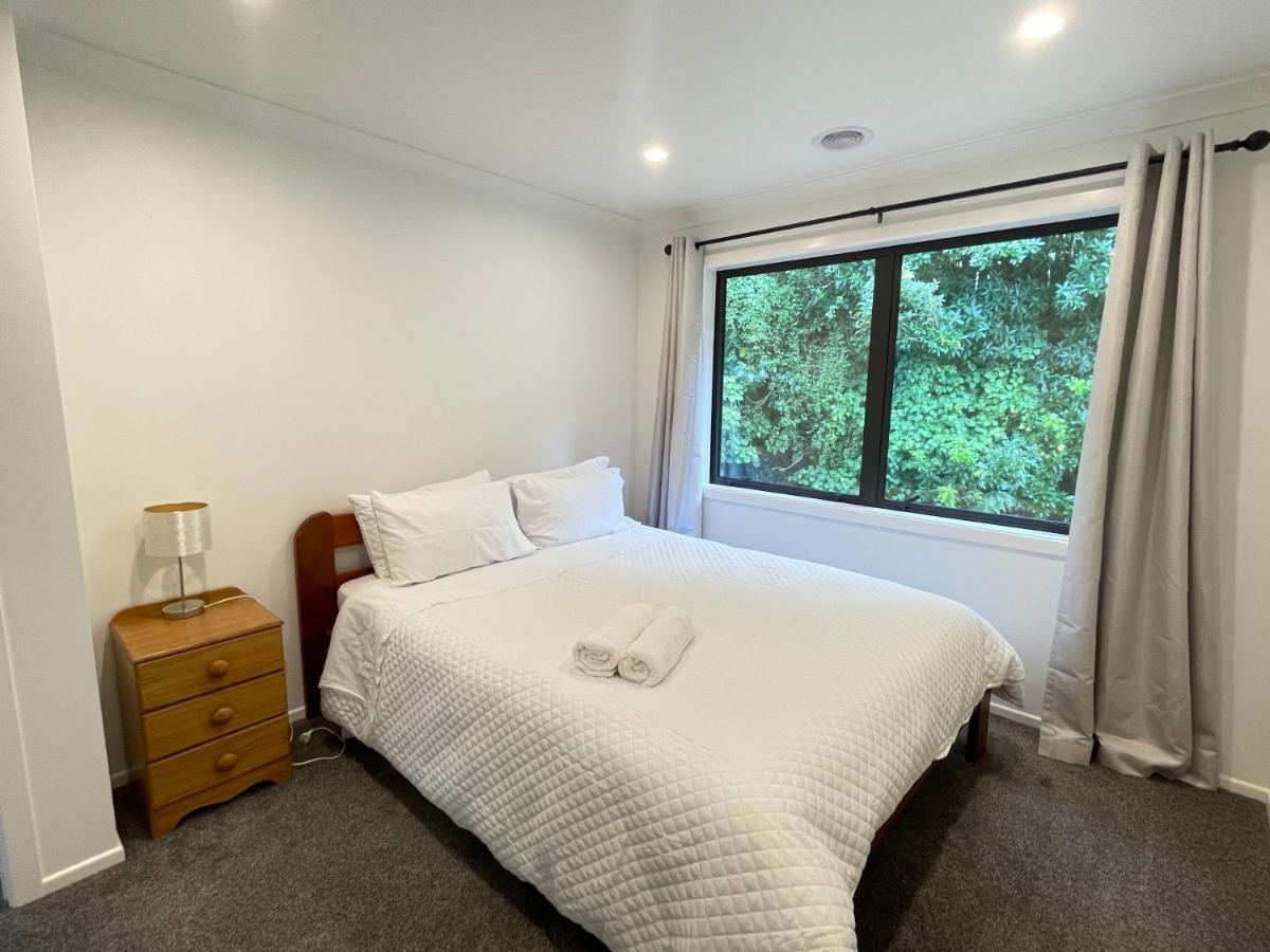 No Party Allowed, Entire Brand New 3 Bedroom Townhouse, Free Unlimited Fibre Wifi And Free Parking