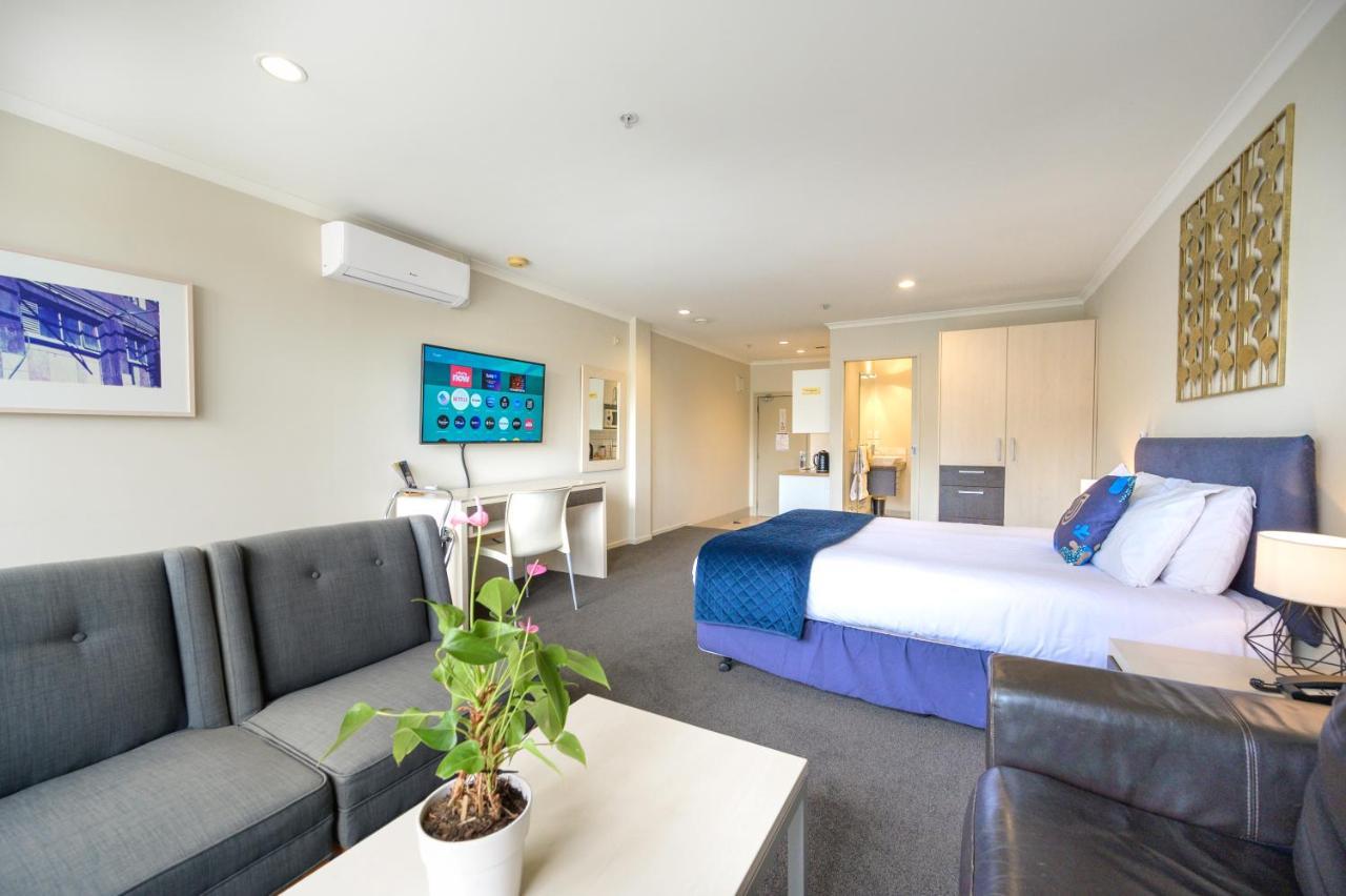 U 4* Wellington
