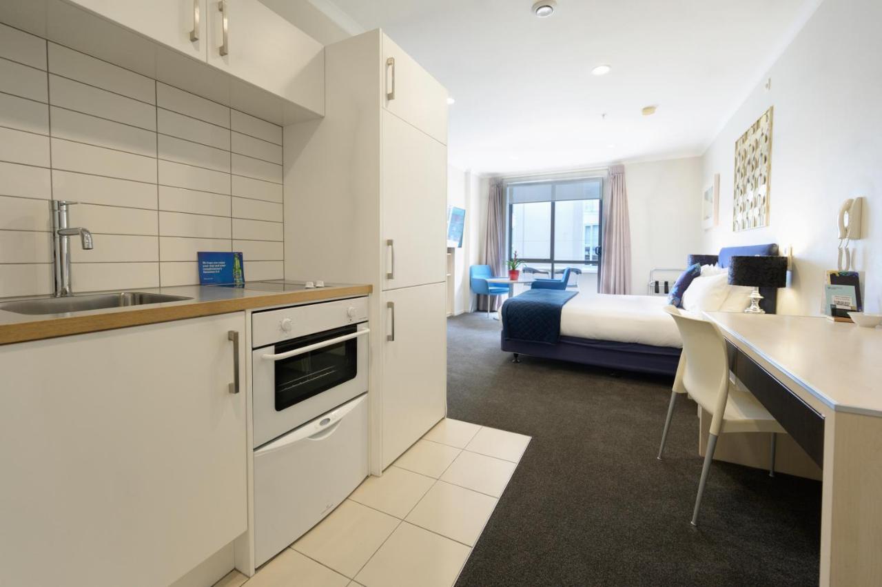 U 4* Wellington