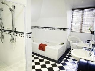 Wellesley Boutique Hotel