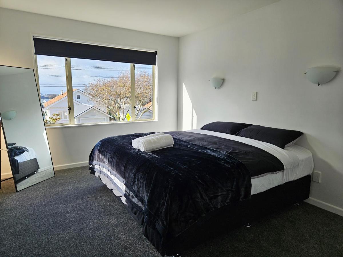 Light & Airy Heart Of Central Kelburn!