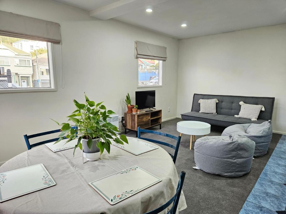 Apartment 4 Bedrooms, Very Townhouse!