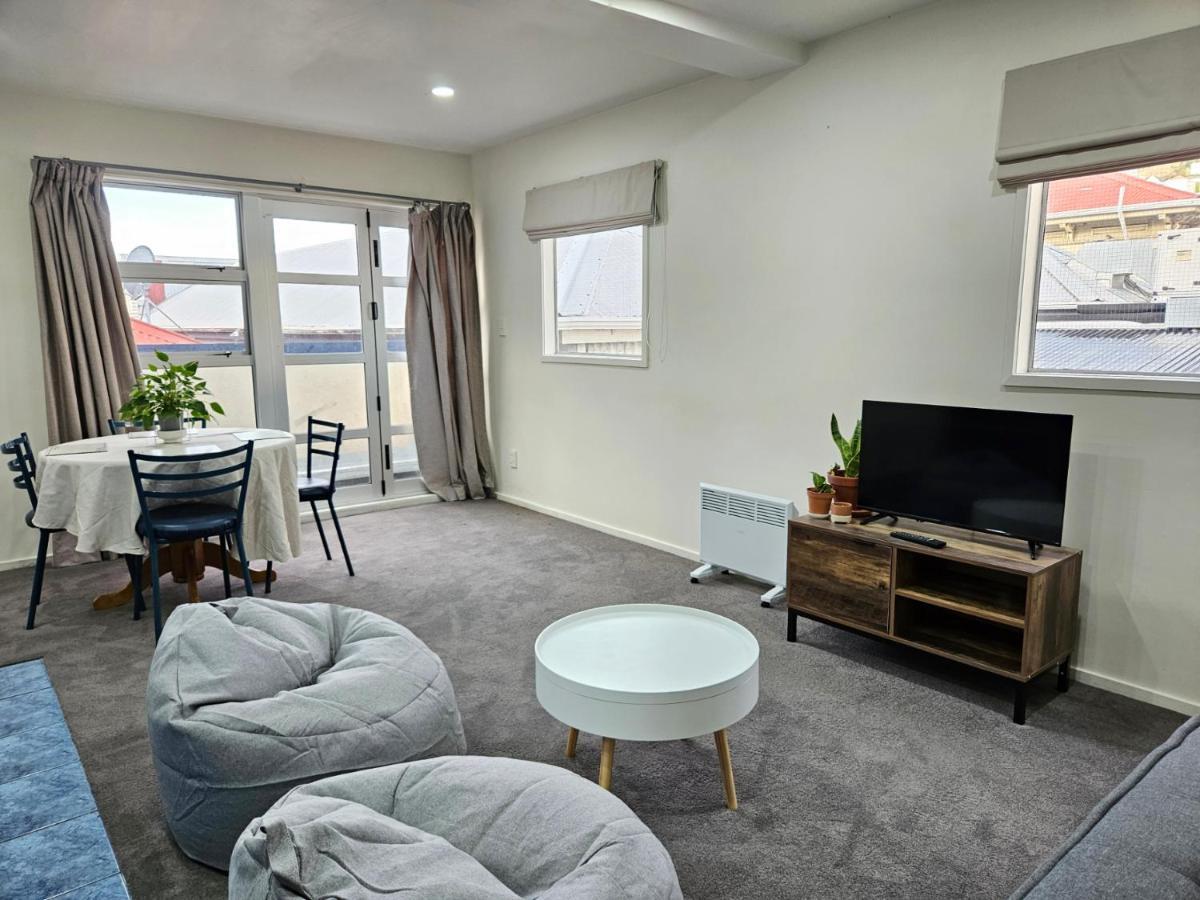 Apartment 4 Bedrooms, Very Townhouse! *