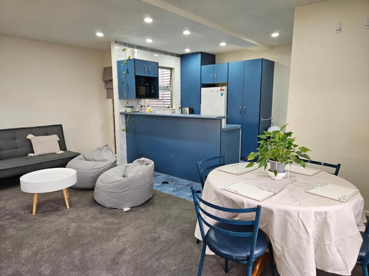 Apartment 4 Bedrooms, Very Townhouse! *
