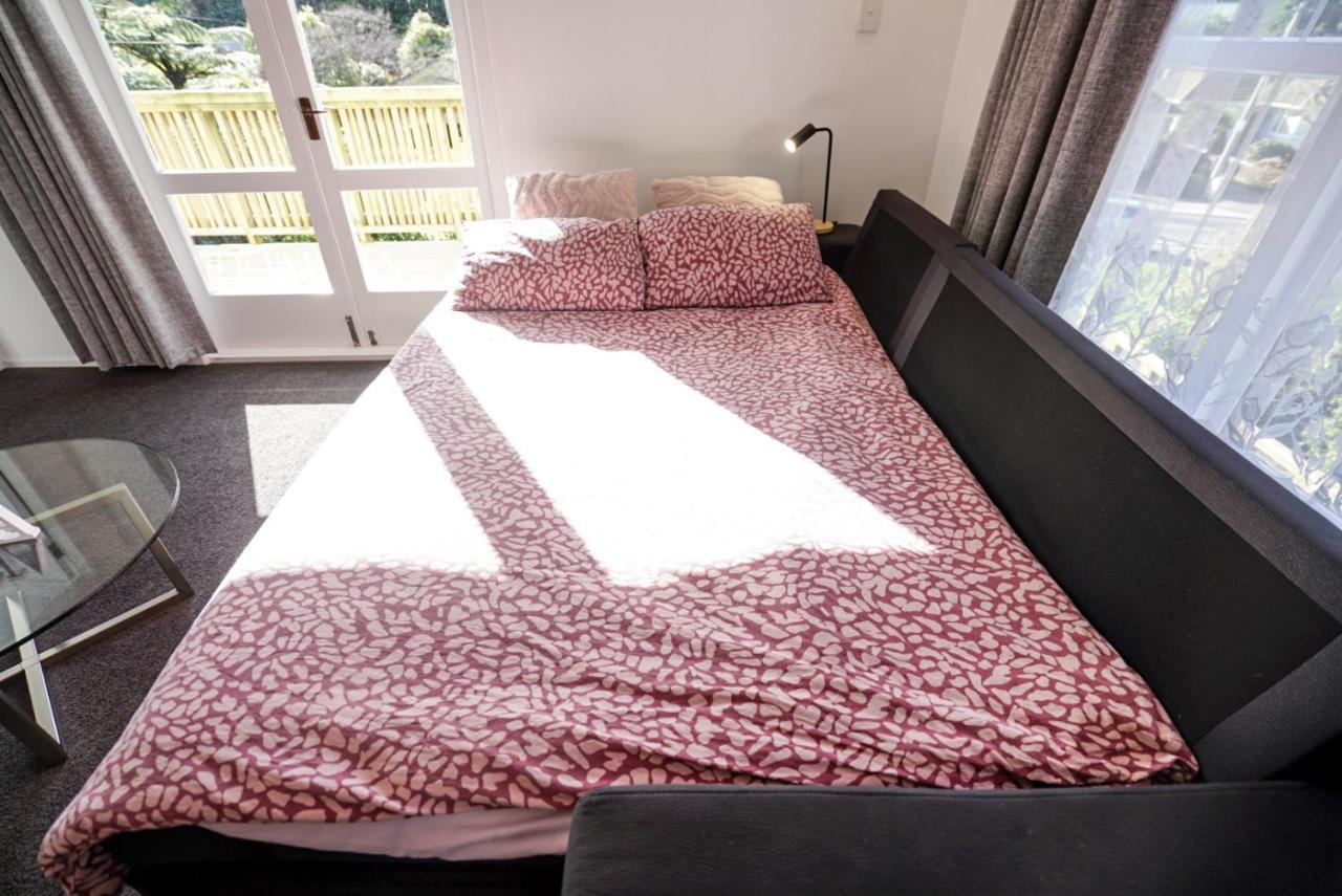 The Hidden Gem - Tranquility Close To Town Apartment Wellington