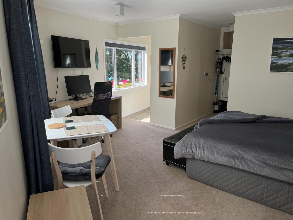 Superbly Located Studio Apartment *