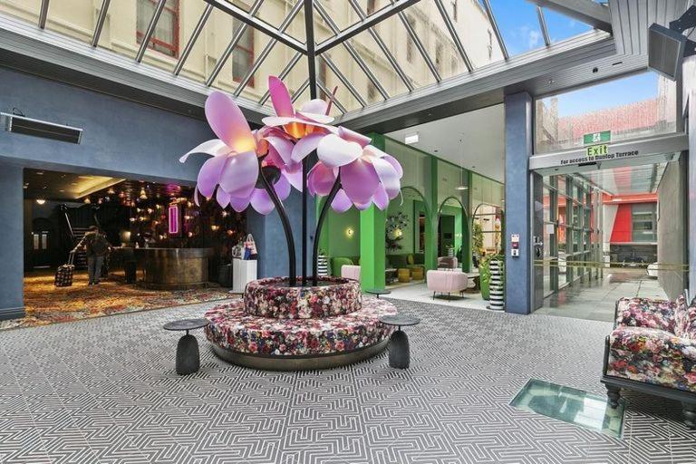 Apartment Boutique Complex With Hot Tub, Pool & Gym