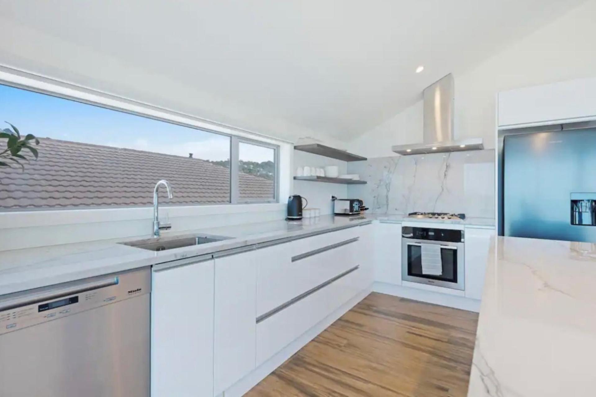 Lyall Bay Parade Apartment