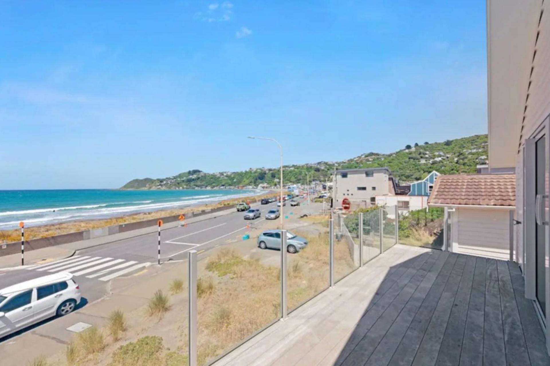 Lyall Bay Parade Apartment