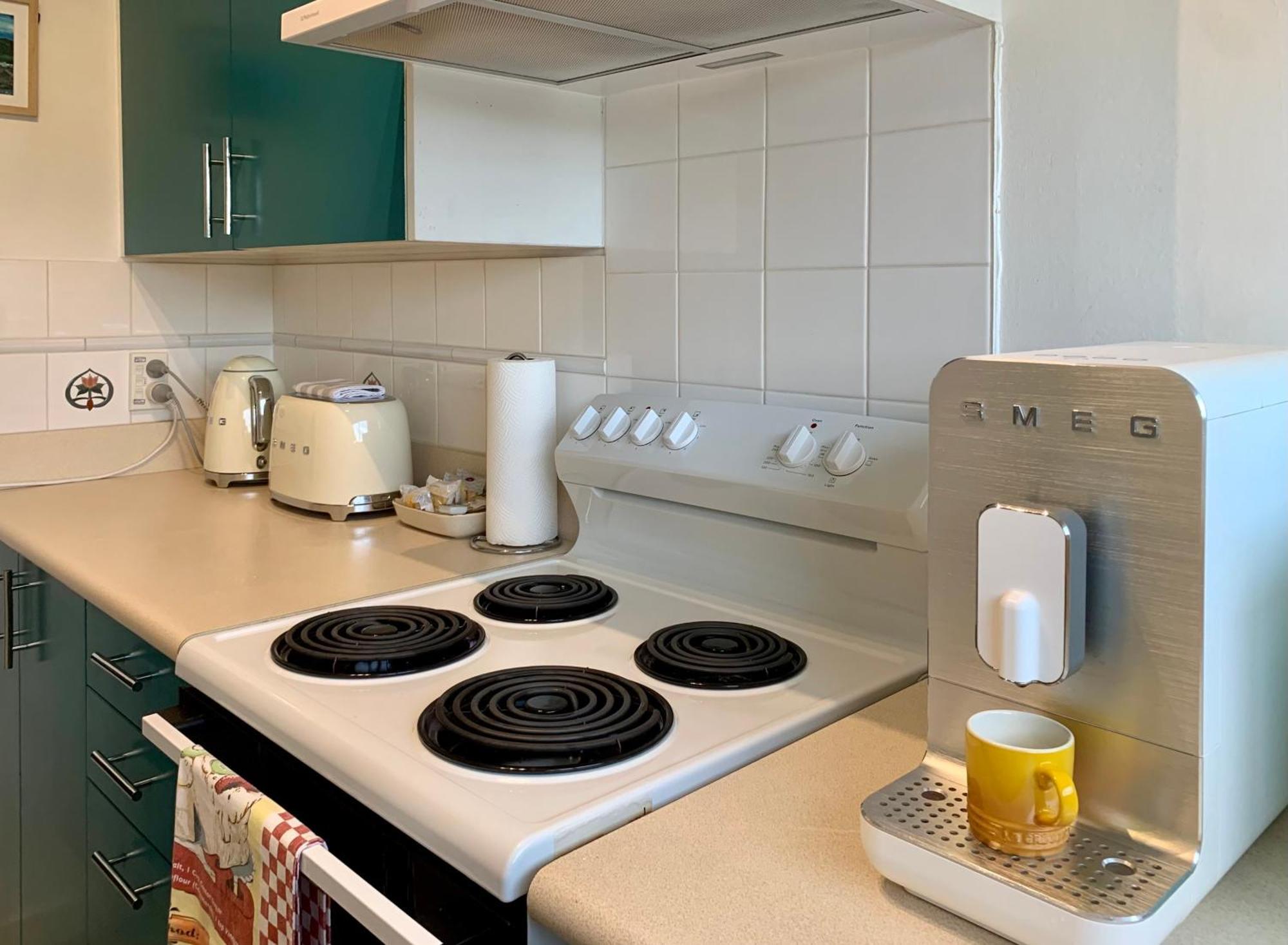 Apartment Nest- View & Style *