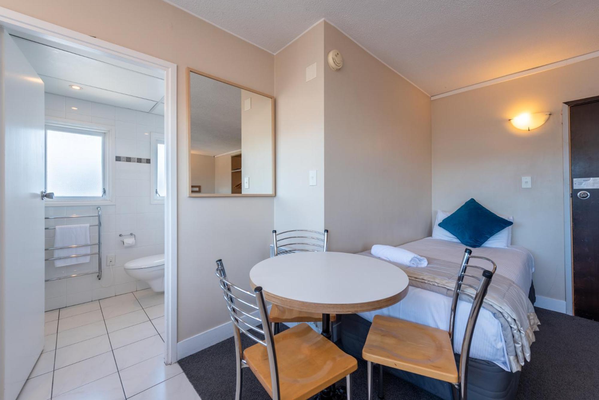 Capital View Motor Motel 4*